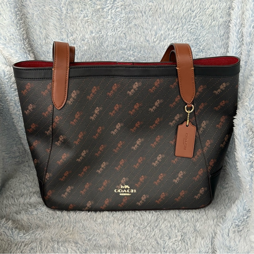 Coach 27 Horse and Carriage Tote